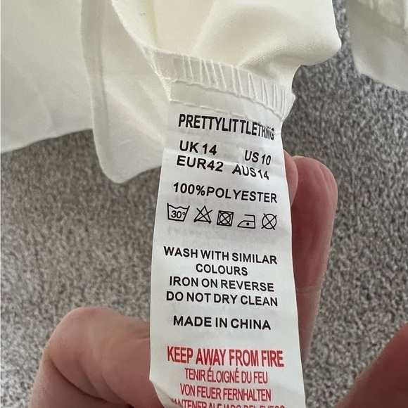 Pretty Little Things deep V plunge long sleeved blouse off white/cream size US10 - Picture 8 of 9